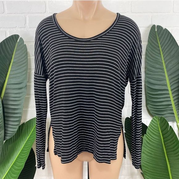 Soprano long sleeved black striped top - Picture 1 of 5